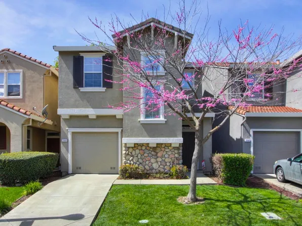 2486 Huckleberry Cir, West Sacramento, CA 95691