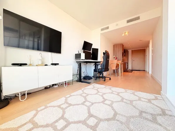 2220 Kingsway #522, Vancouver, BC V5N 0G4