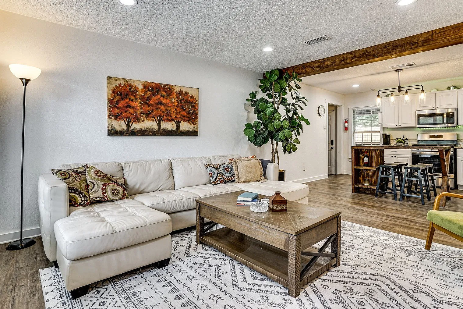 3 bed, 2.0 bath, 1237 sqft, $3,340 — Photo 1