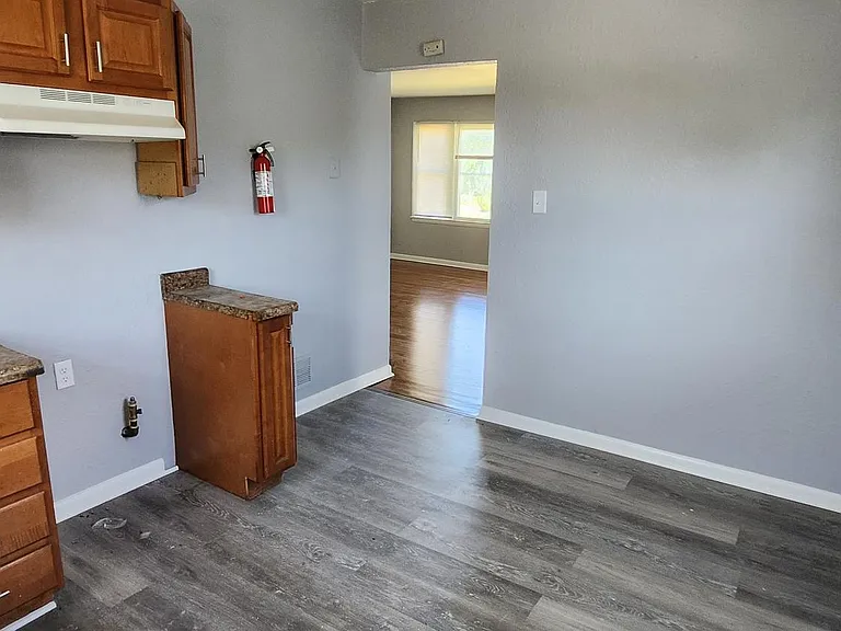 7815 W Villard Ave — Photo 6