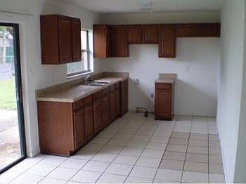 4th image of 4017 Seabridge Dr