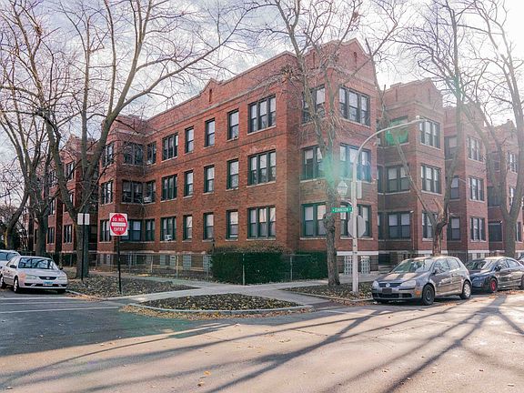 3rd image of 4815 N Albany Ave #3047-3