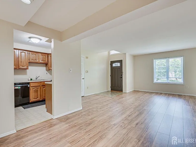 906 Montague Ave — Photo 5