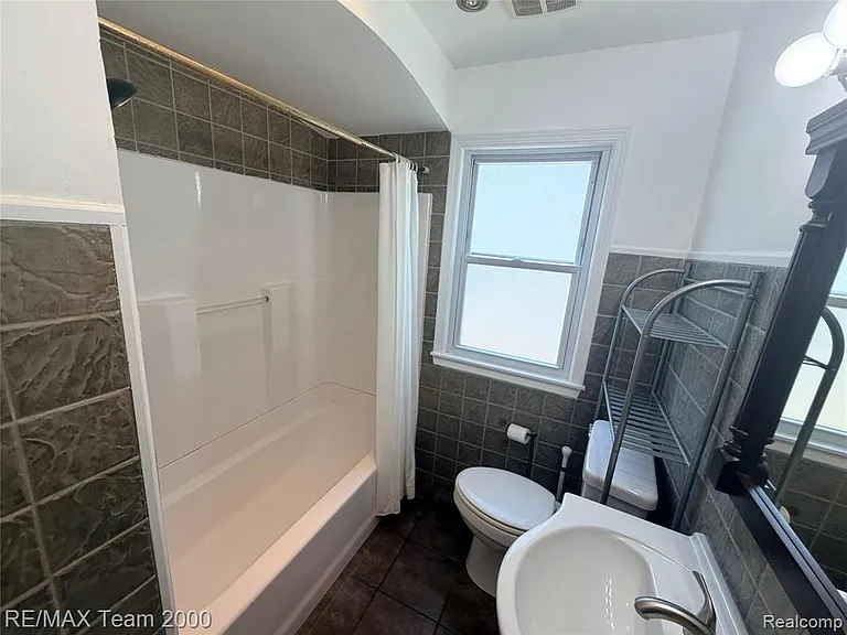 3418 Harding St — Photo 8