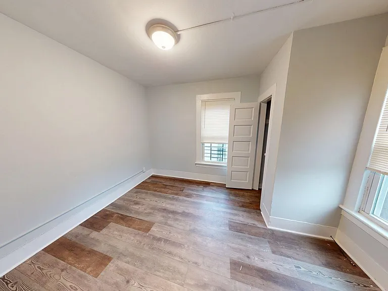 209-219 Howe Ave — Photo 11