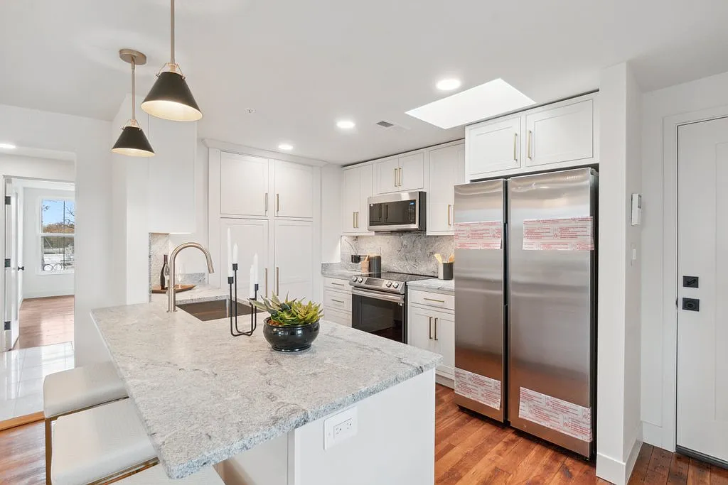 2 bed, 1100 sqft, $3,000 — Photo 4
