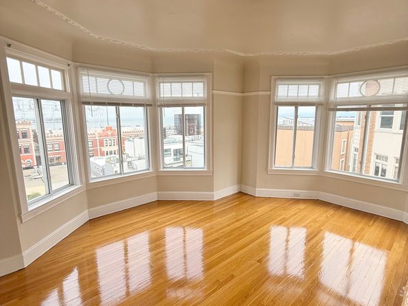 940 Bay St #15
