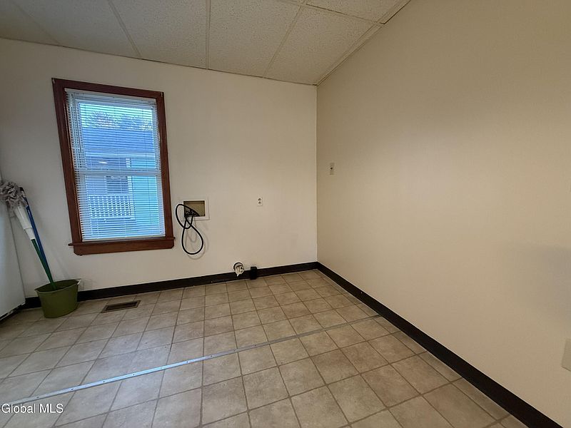4th image of 30 Lexington Avenue
