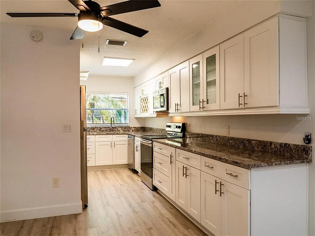 2 bed, 1.5 bath, 986 sqft, $2,200 — Photo 3