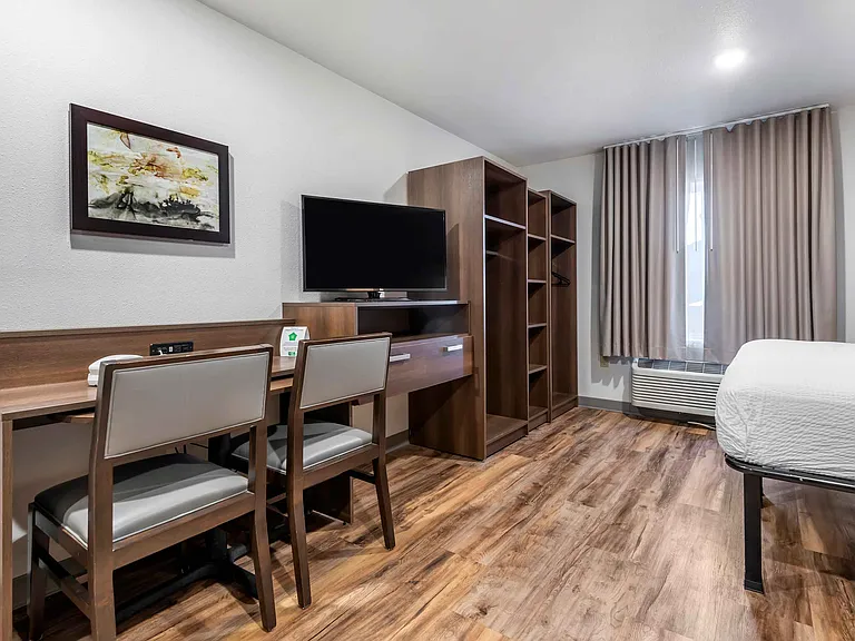 Deluxe Studio - 1 King Bed
