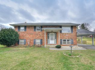 2215 Mud Pike, Christiansburg, VA 24073