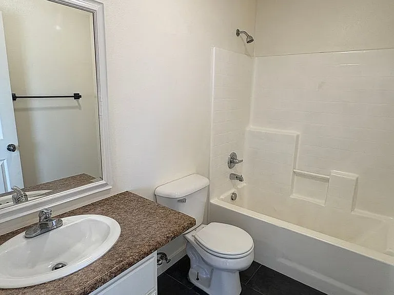 209 E. Grace St — Photo 7