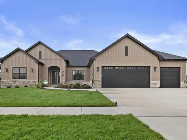 1221 West Kiddle LANE, Union Grove, WI 53182