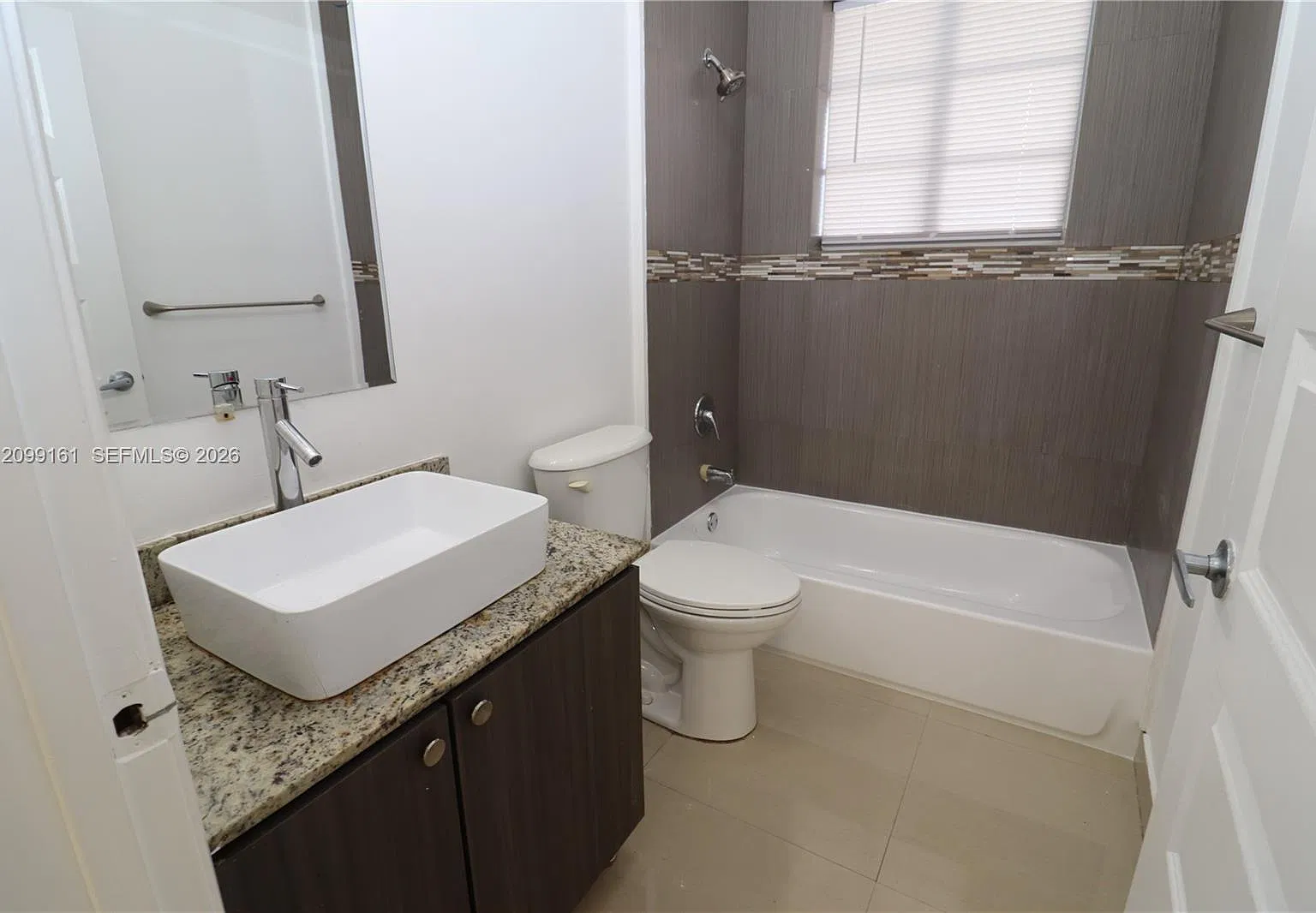 540 74th St — Photo 3