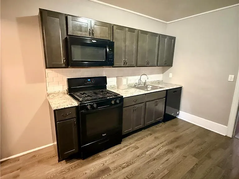 716 E 4th St #3 — Photo 2