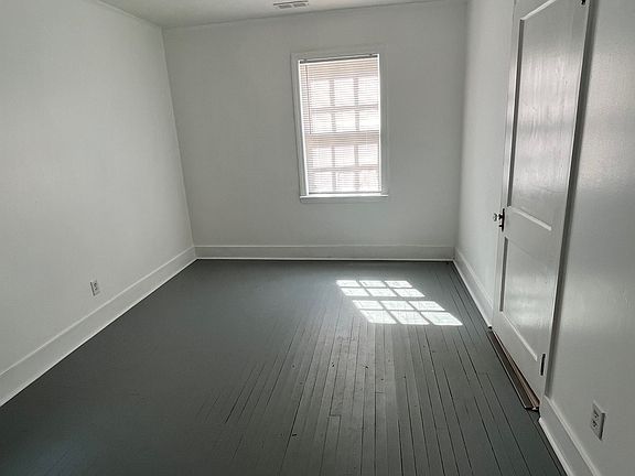 Main bedroom with on-suite full bath.