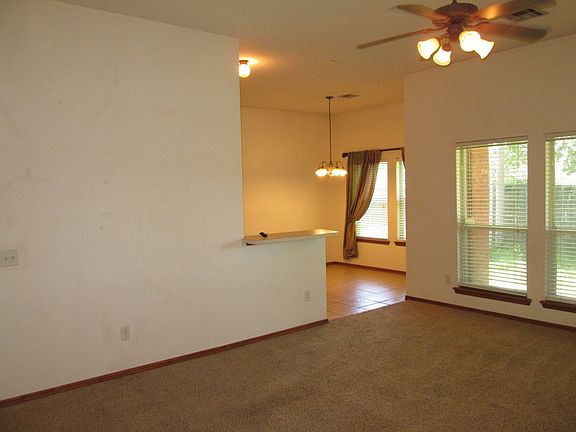 4th image of 411 Park Dr