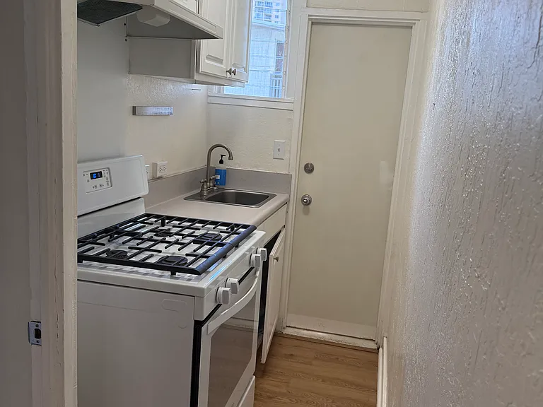 607 Isenberg St #6 — Photo 14