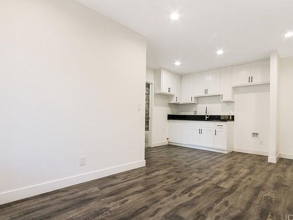 4th image of 5919 Arlington Ave #1/2