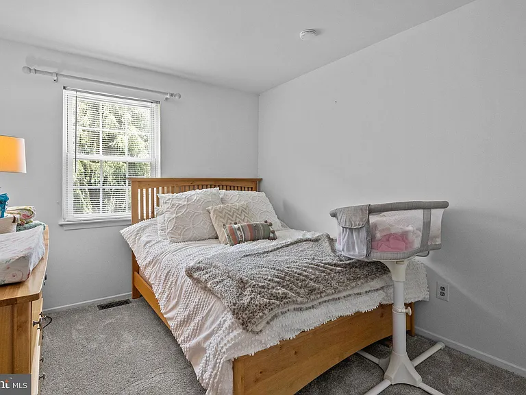 31 Pearl Dr — Photo 15