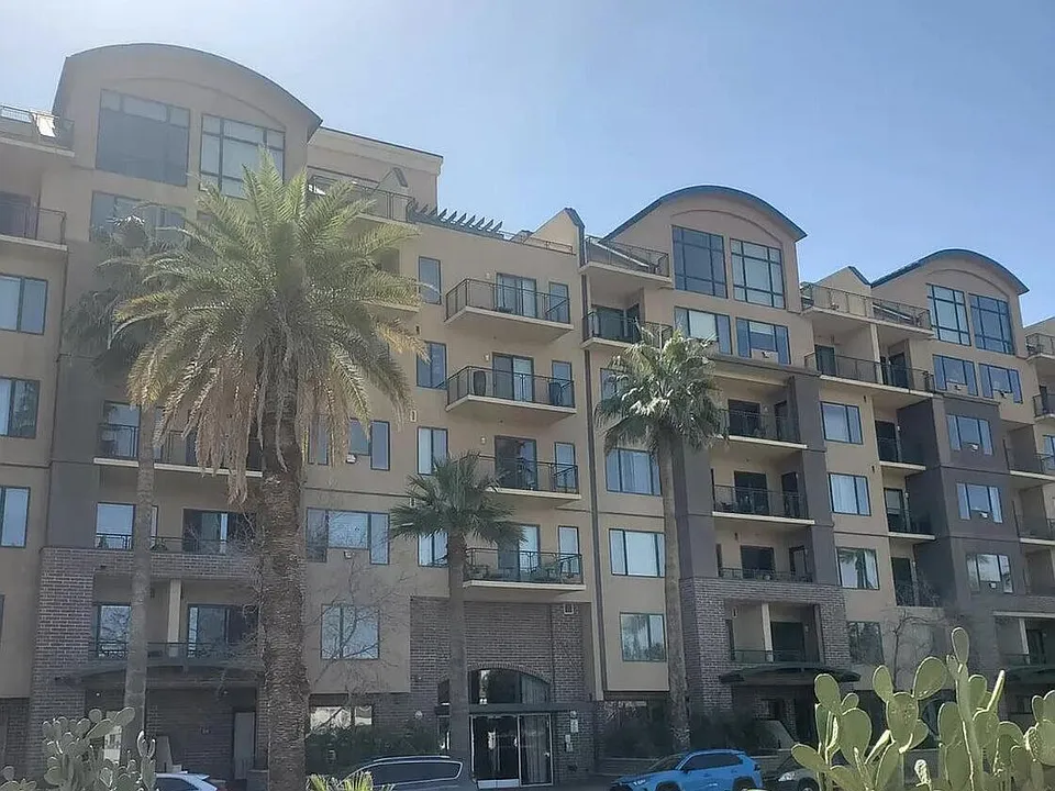 17 W Vernon Ave #413