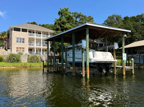 19 Poquito Rd, Shalimar, FL 32579