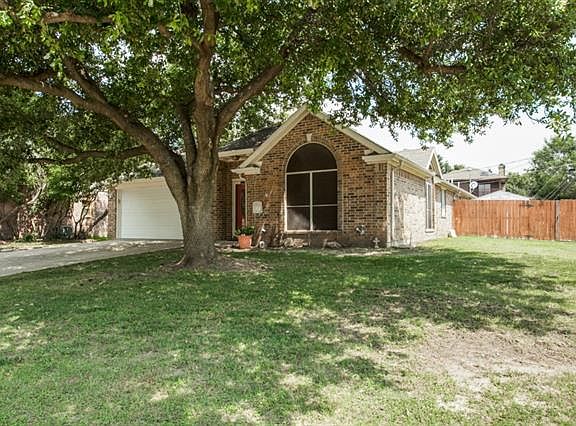 3rd image of 705 Summerwood Dr