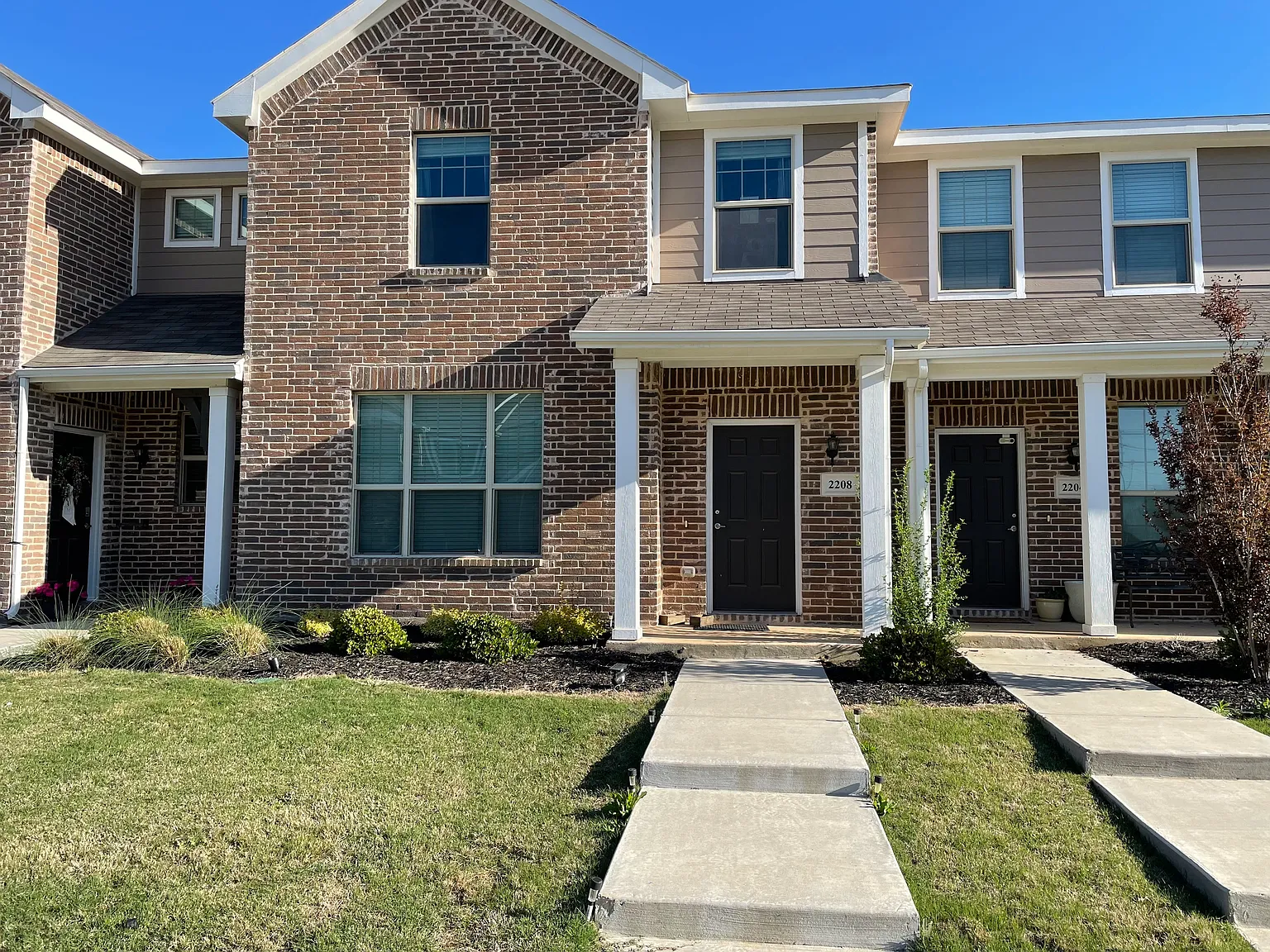 3 bed, 2.5 bath, 1723 sqft, $1,900 — Photo 2