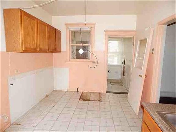 3rd image of 5424 W Van Buren St