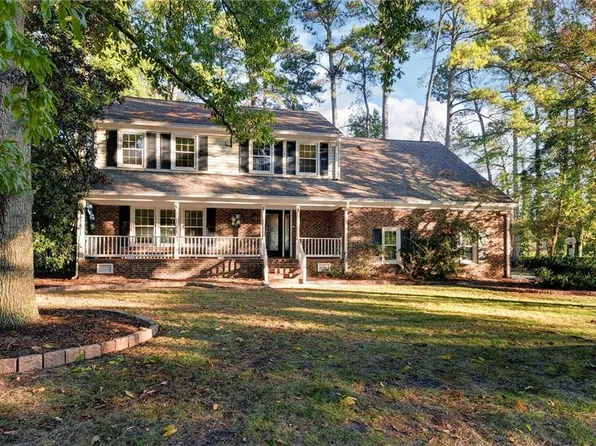 18 Valmoore Dr, Poquoson, VA 23662
