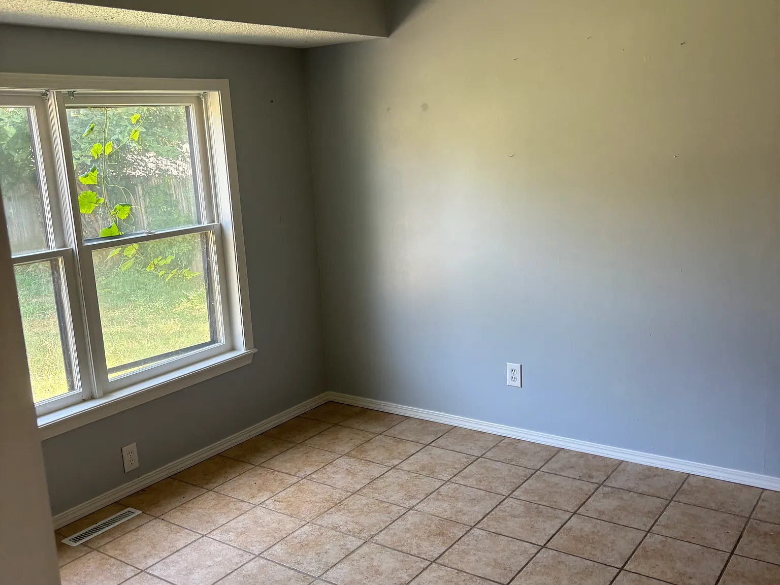 4323 W Enyart — Photo 2
