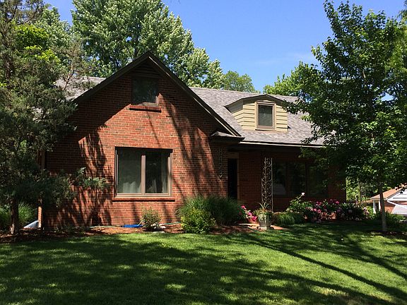 2nd image of 8423 Stanford Ave