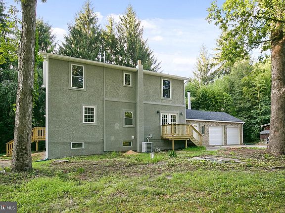 2nd image of 159 Railroad Ave