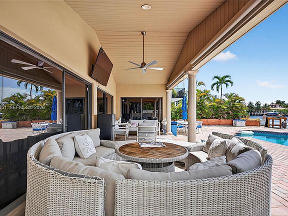 3rd image of 317 S Riverside Dr