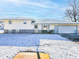 302 W Tazewell St, East Peoria, IL 61611