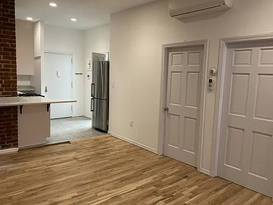 Rented by Bouklis Group | media 8