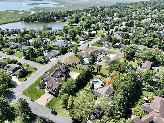 3rd image of 5 Country Club Dr