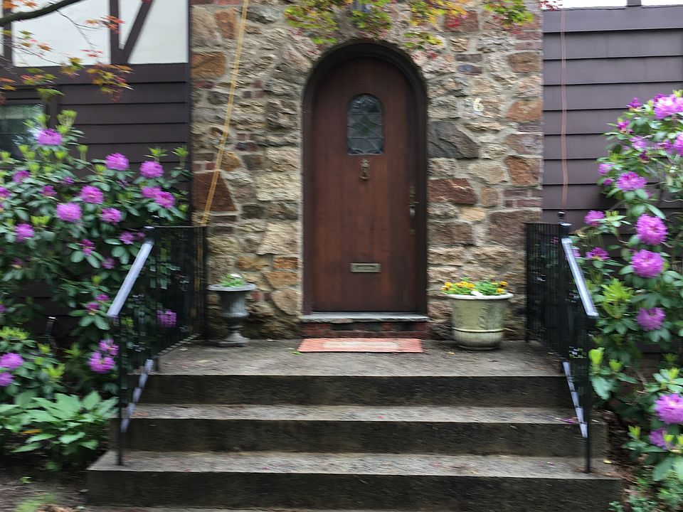 Front of 196 Colony Rd