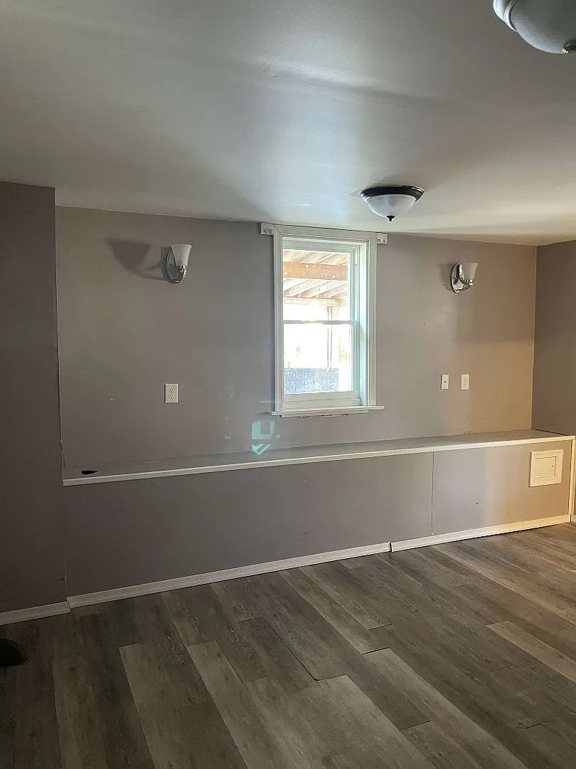 125 E Mill St — Photo 2