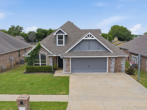 5th image of 10716 Masters Cir