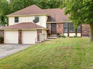 10701 NW 59th St, Parkville, MO 64152