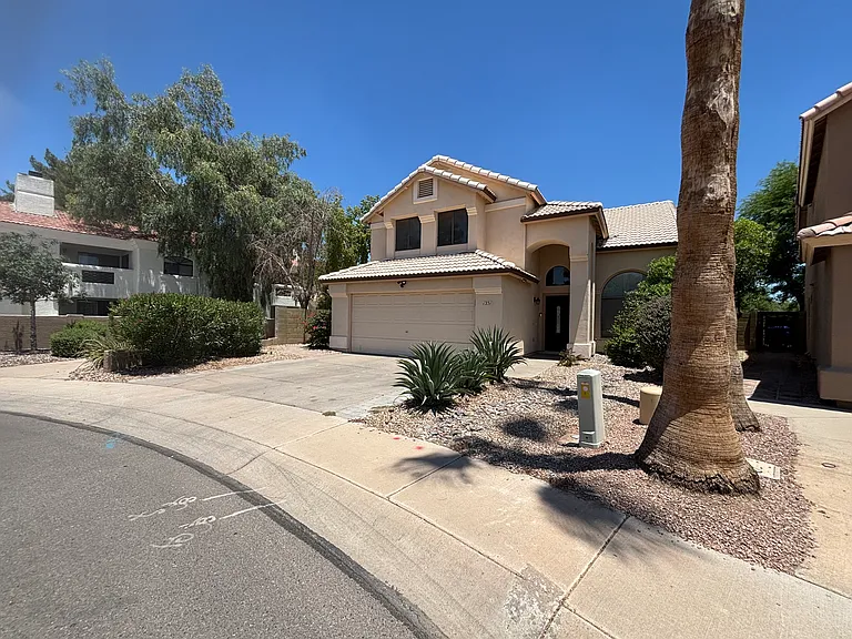 1231 N Tercera Ct — Photo 1