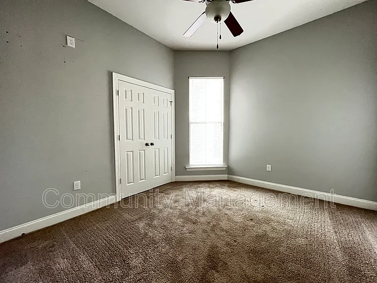 8027 Seville Ct — Photo 13
