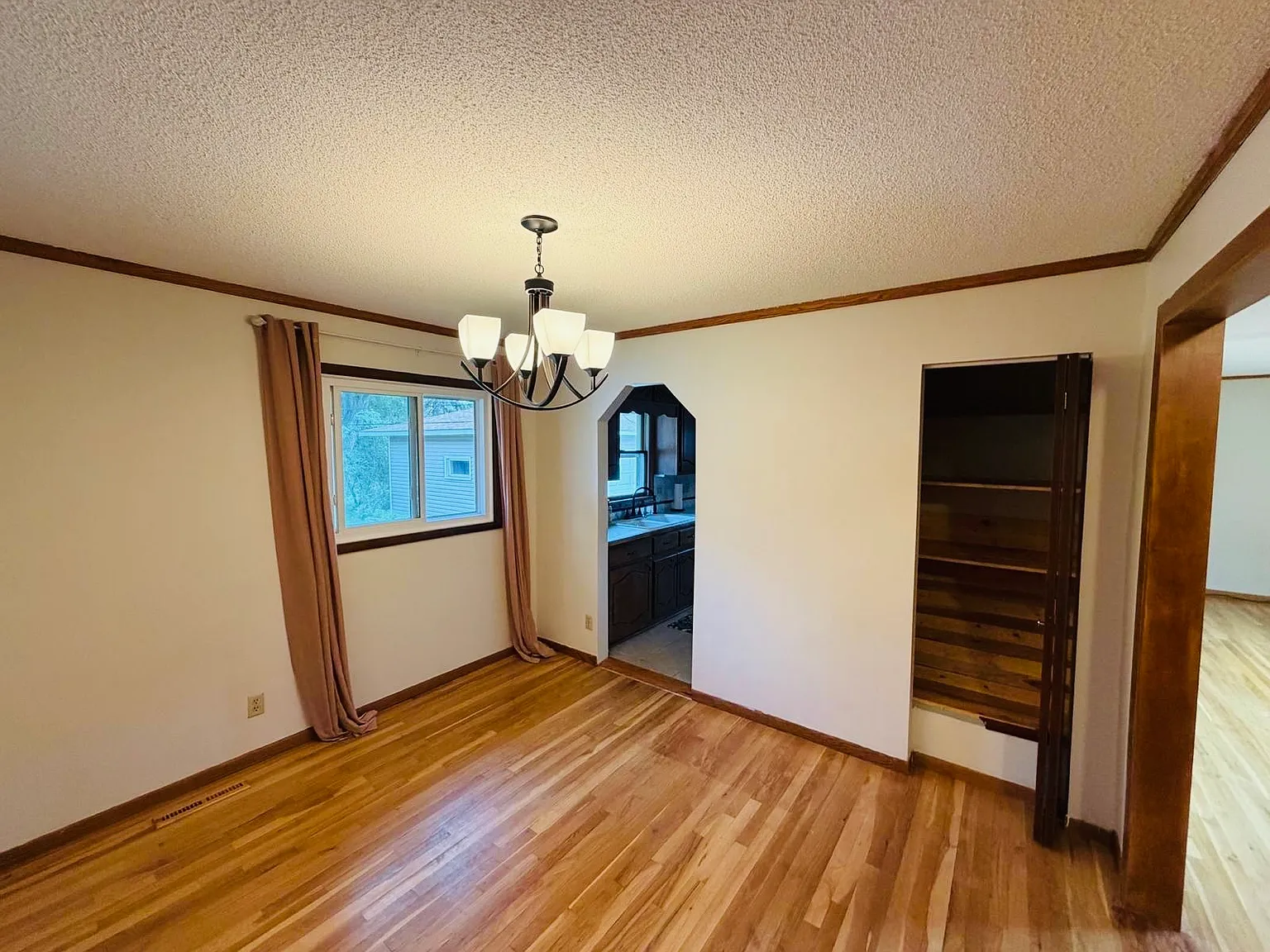 3 bed, 1856 sqft, $2,700 — Photo 3