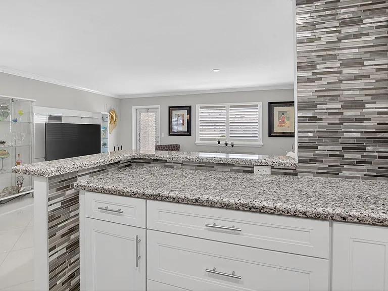 102 Waterford E #102 — Photo 12