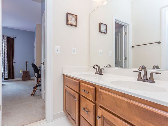 4th image of 38 Maidenhair Way