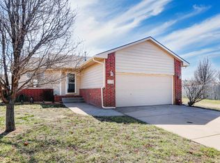 1725 E Winterset Cir, Goddard, KS 67052