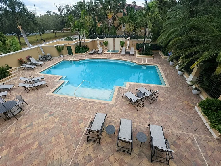 1064 N Tamiami Trl #1325 — Photo 26