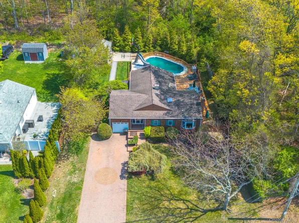 763 Pat Drive, West Islip, NY 11795