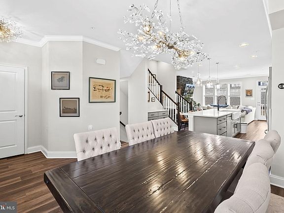 5th image of 905 Holden Rd